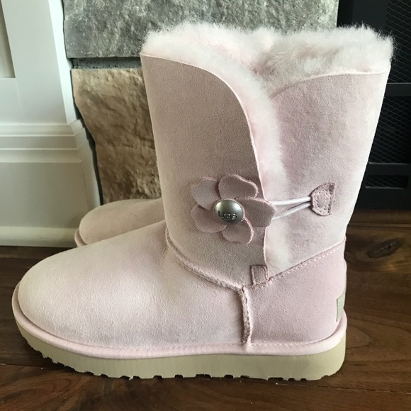 UGG Bailey Button Poppy - Picture 4 of 8